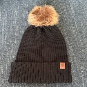 Women’s Lucky Brand Black Knit Beanie with Faux Fur Pom